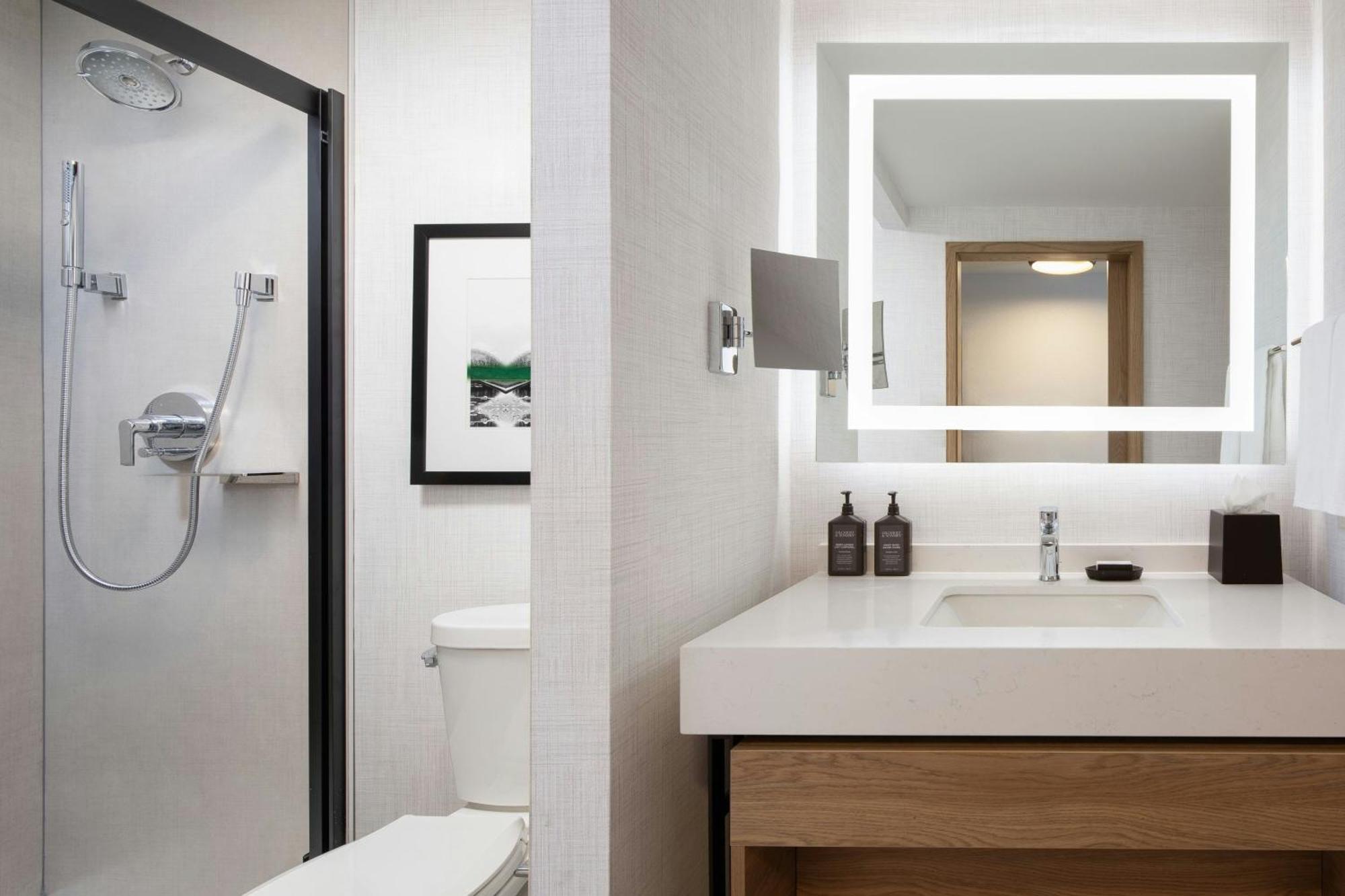 Sheraton Westport Lakeside Chalet Maryland Heights Bagian luar foto