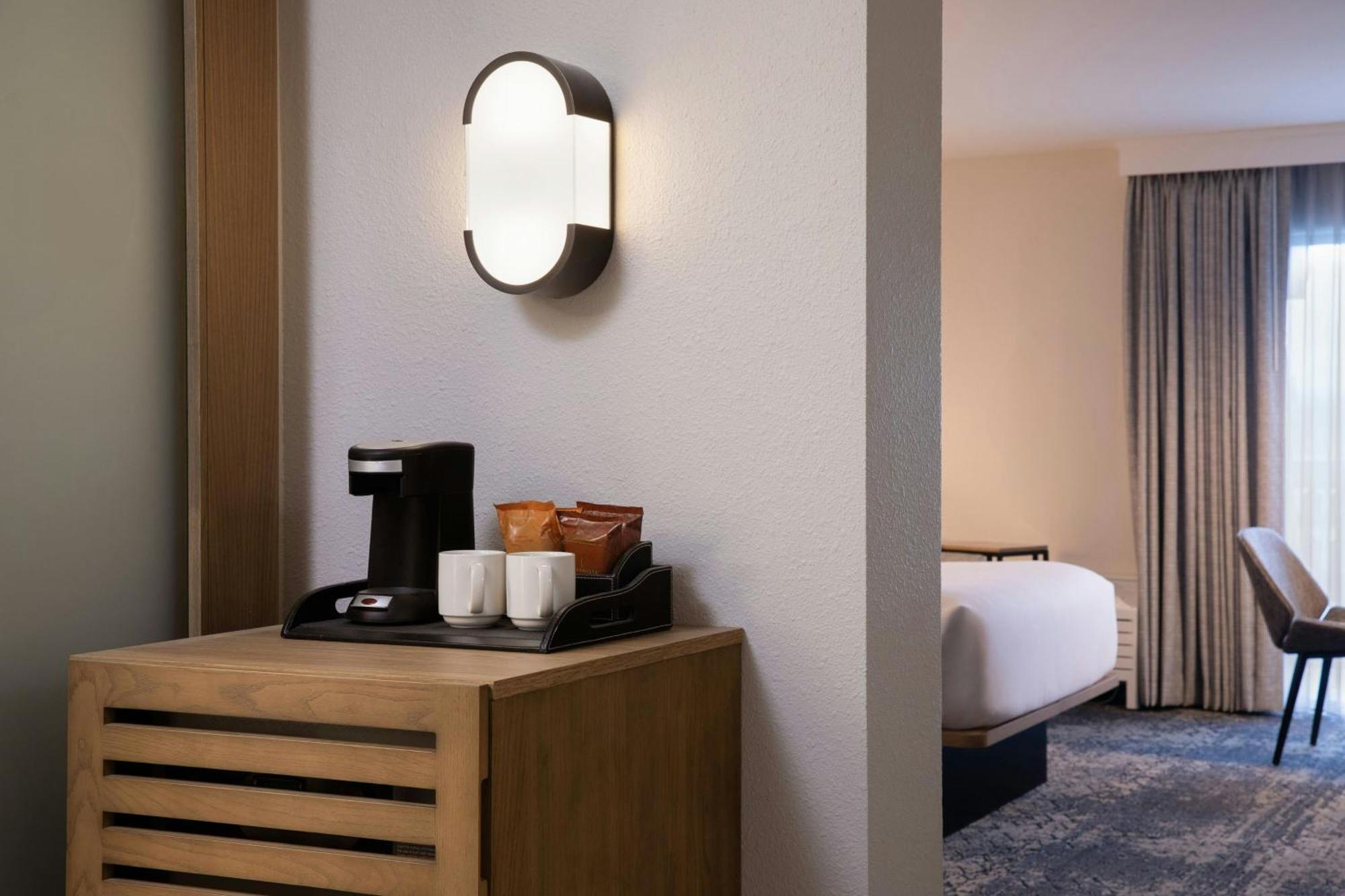 Sheraton Westport Lakeside Chalet Maryland Heights Bagian luar foto