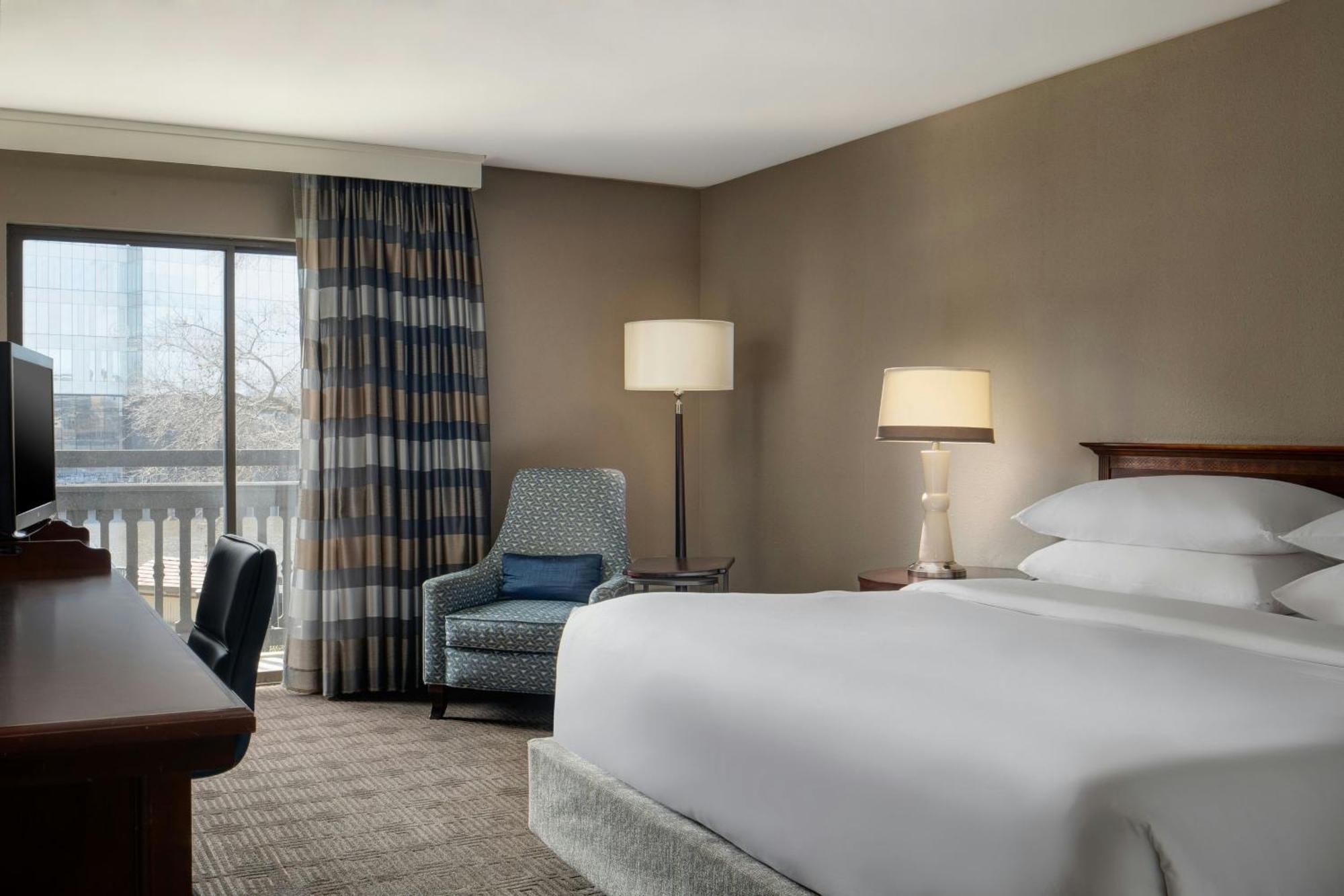 Sheraton Westport Lakeside Chalet Maryland Heights Bagian luar foto