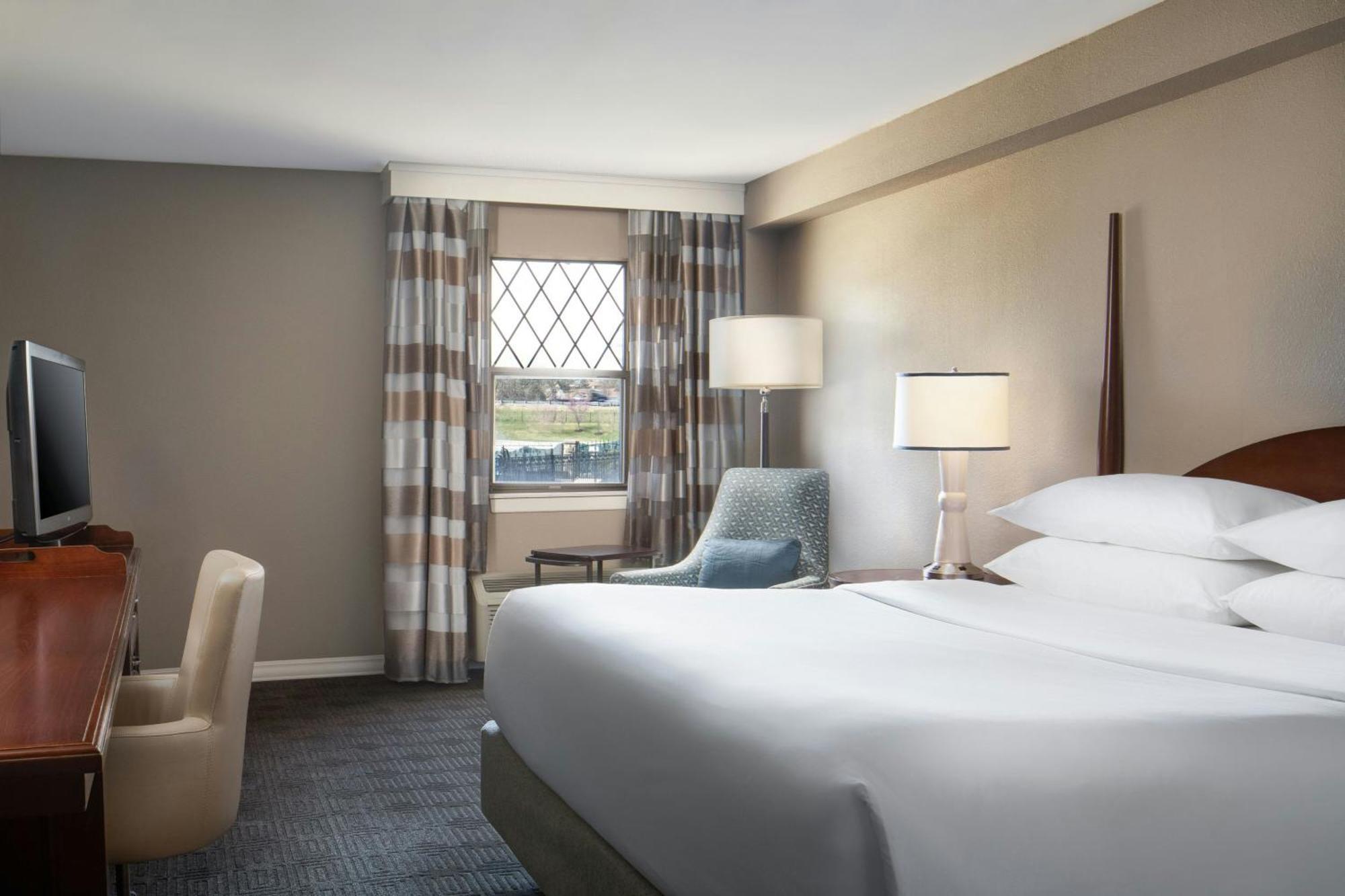 Sheraton Westport Lakeside Chalet Maryland Heights Bagian luar foto