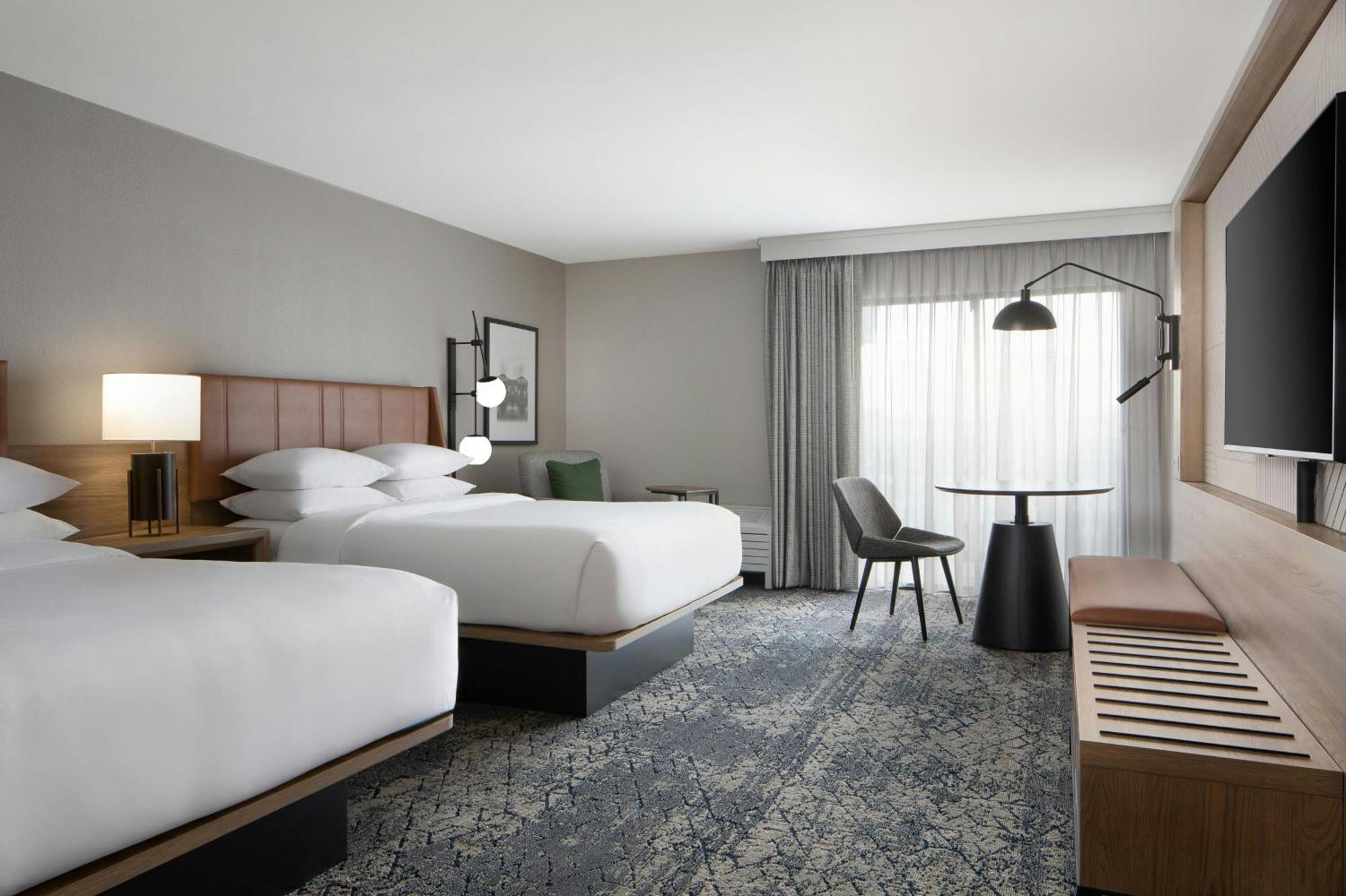 Sheraton Westport Lakeside Chalet Maryland Heights Bagian luar foto
