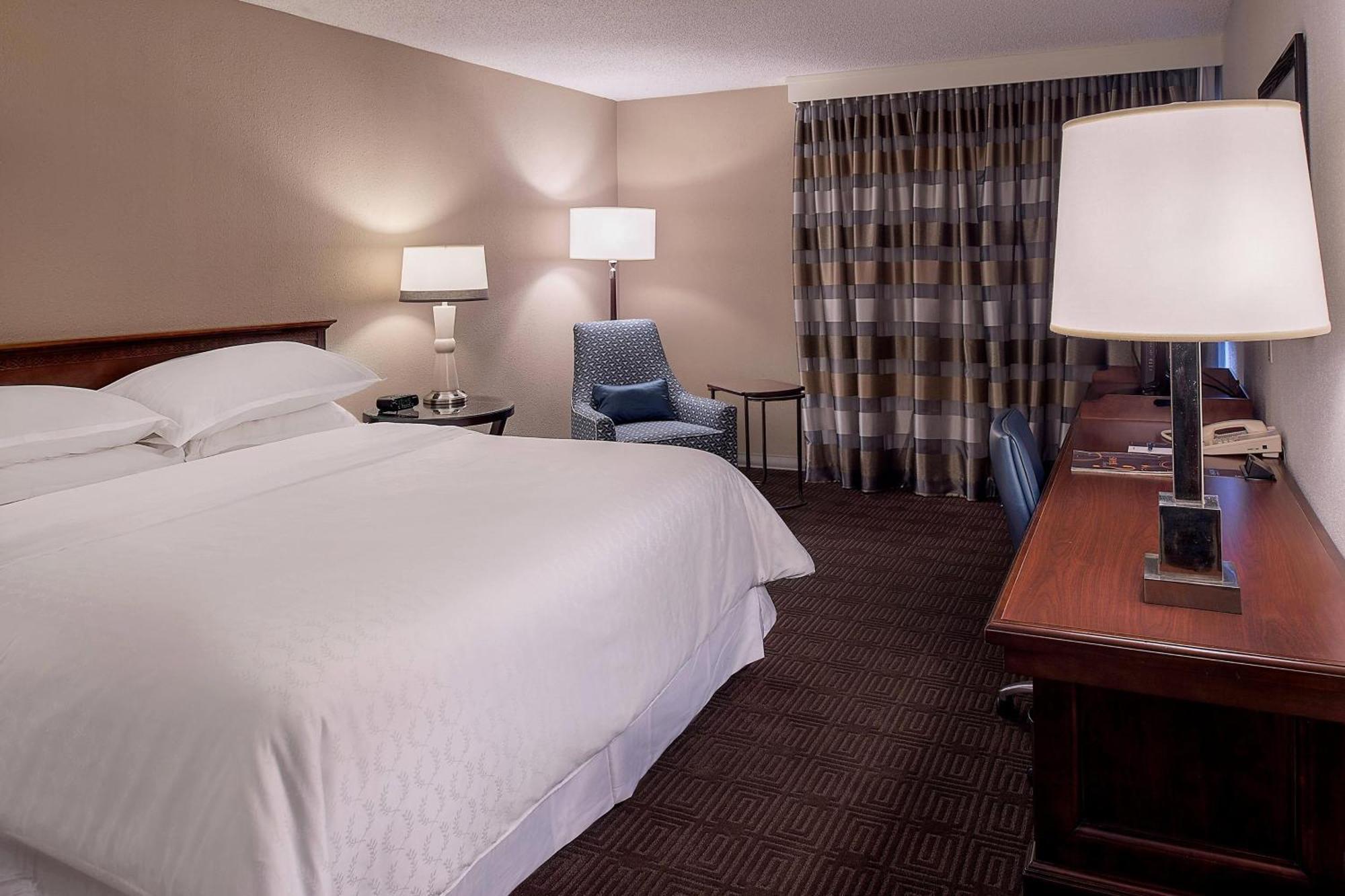 Sheraton Westport Lakeside Chalet Maryland Heights Bagian luar foto