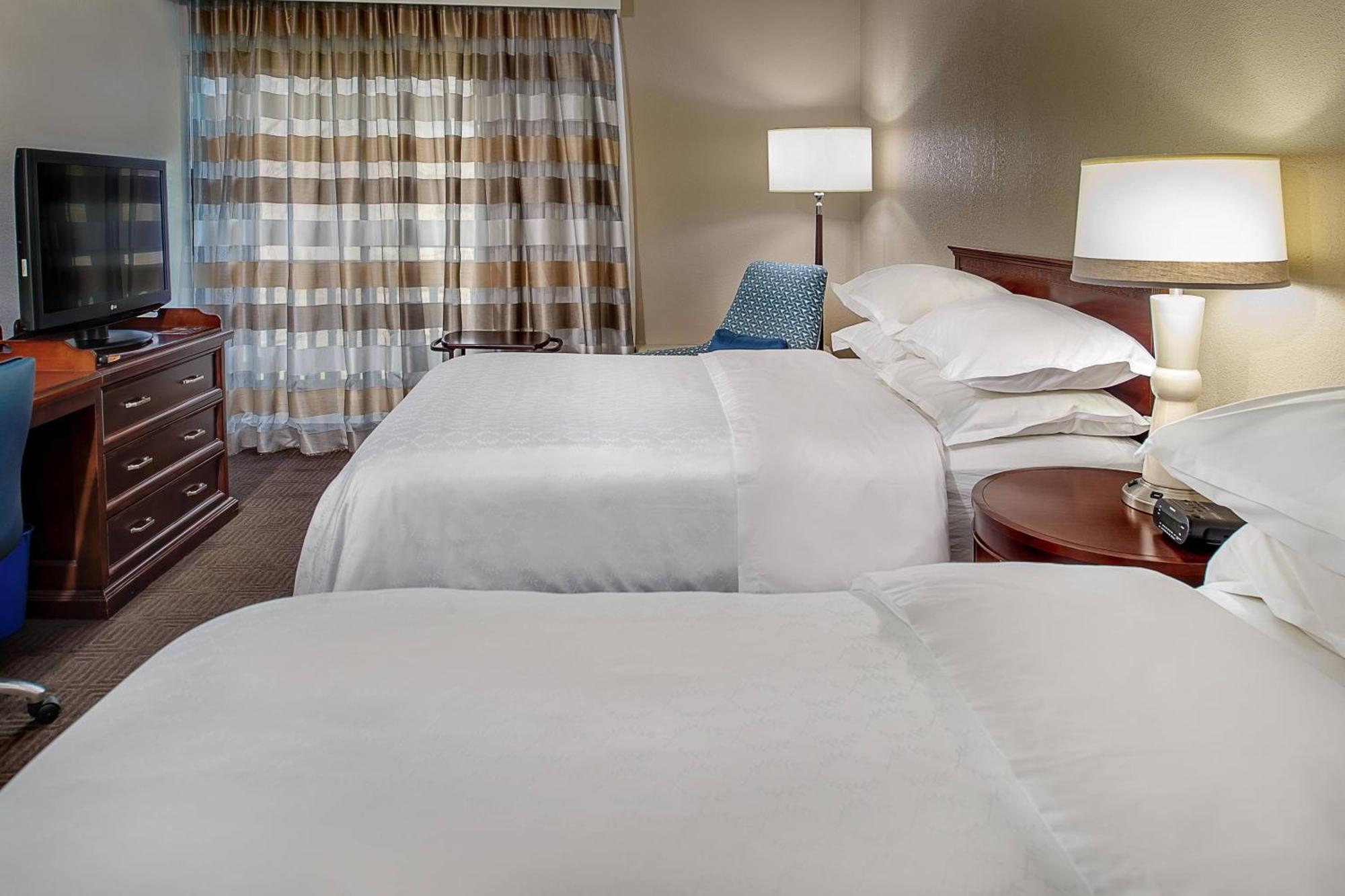 Sheraton Westport Lakeside Chalet Maryland Heights Bagian luar foto