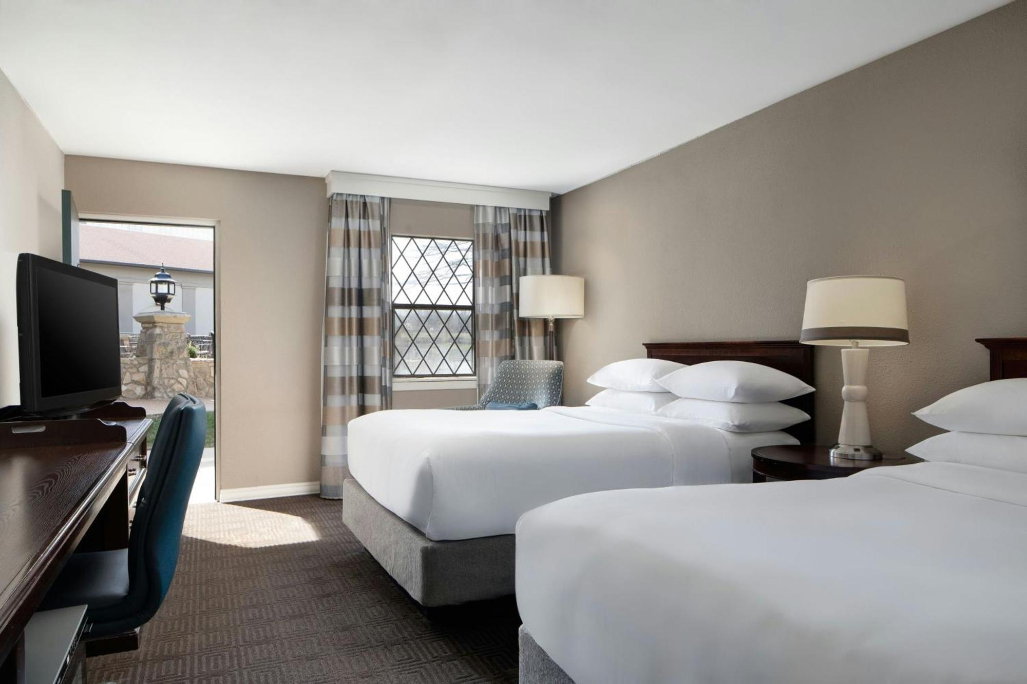 Sheraton Westport Lakeside Chalet Maryland Heights Bagian luar foto