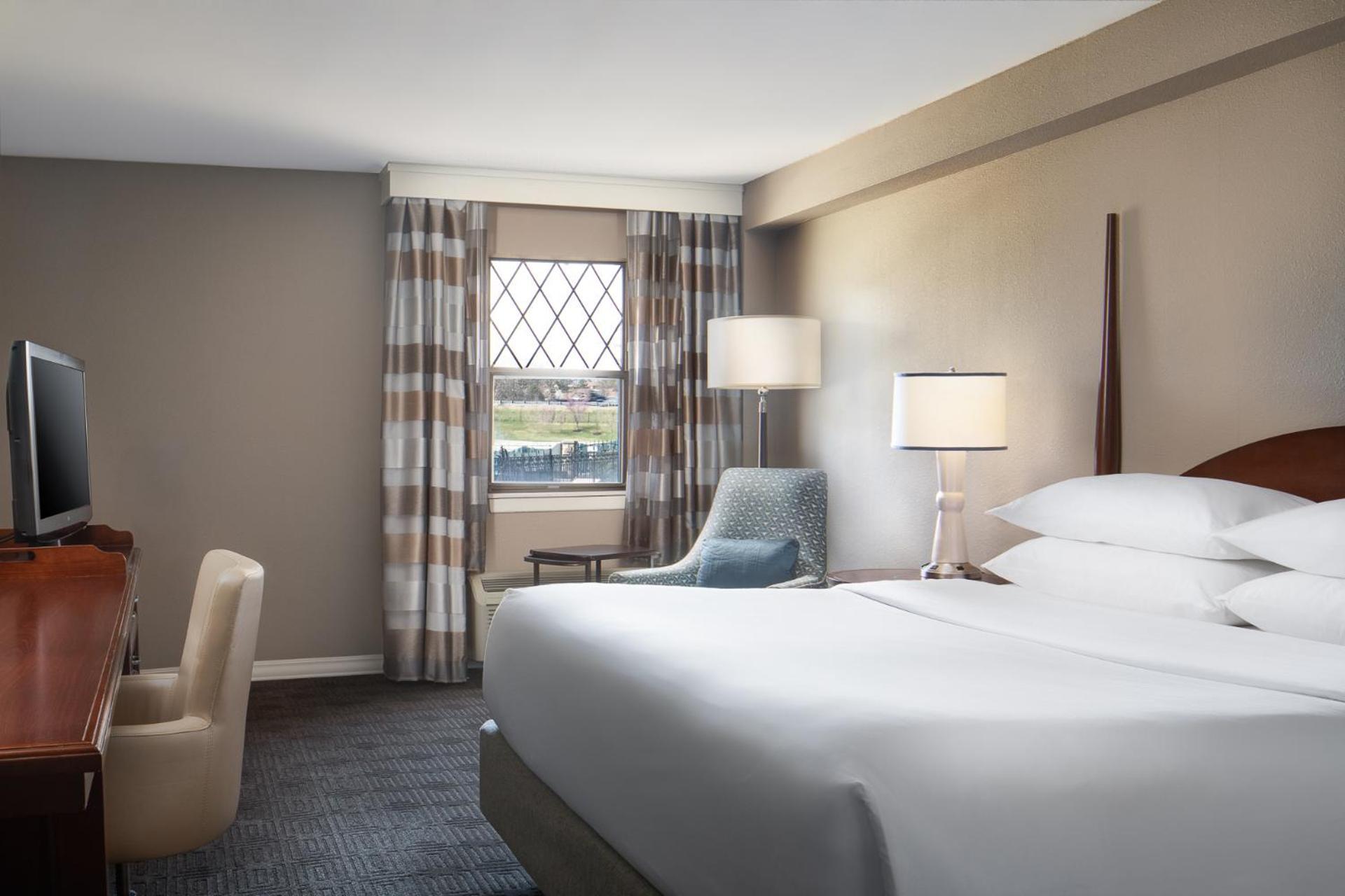 Sheraton Westport Lakeside Chalet Maryland Heights Bagian luar foto