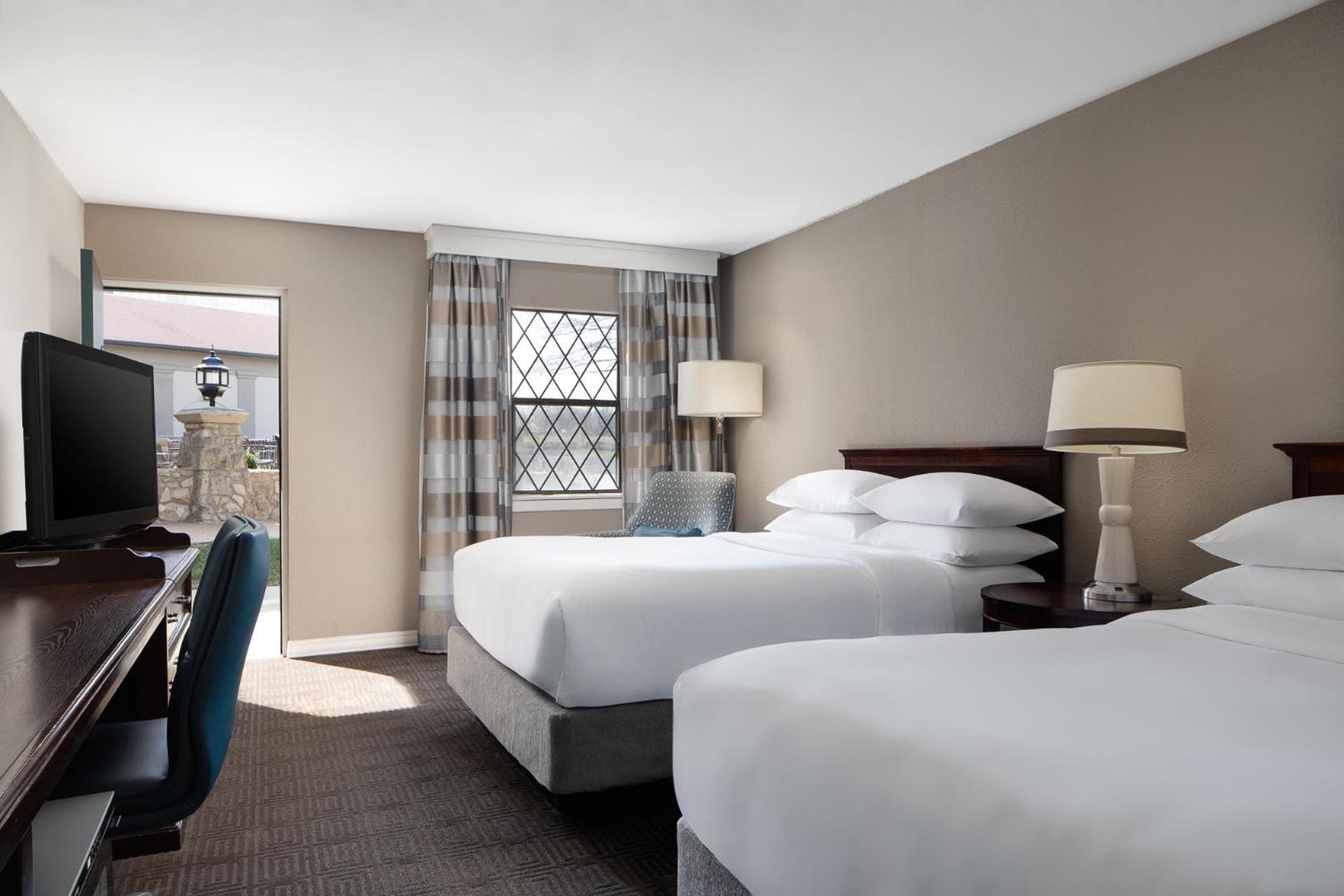 Sheraton Westport Lakeside Chalet Maryland Heights Bagian luar foto